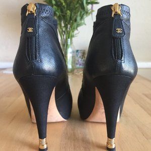 Chic and sexy CHANEL ankle booties in great condition - Worn only 3 times.
